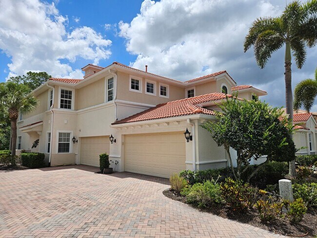 Building Photo - Annual Furnished or Unfurnished 3 Bedroom 2 Bathroom Second Floor Condo in Venetian Golf & River ...