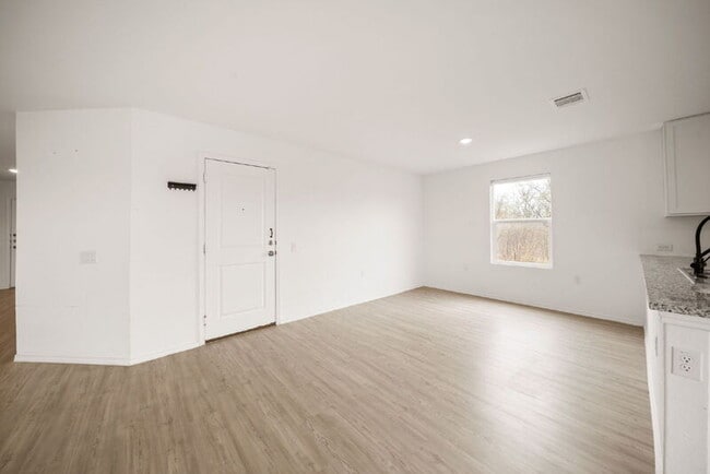 Building Photo - 5703 Dewberry Run