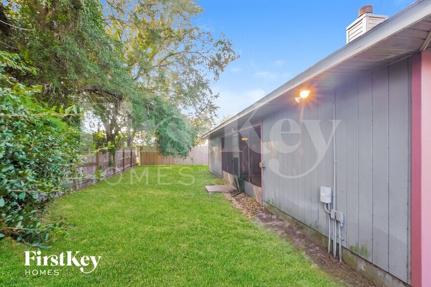 Building Photo - 5418 Shore Dr