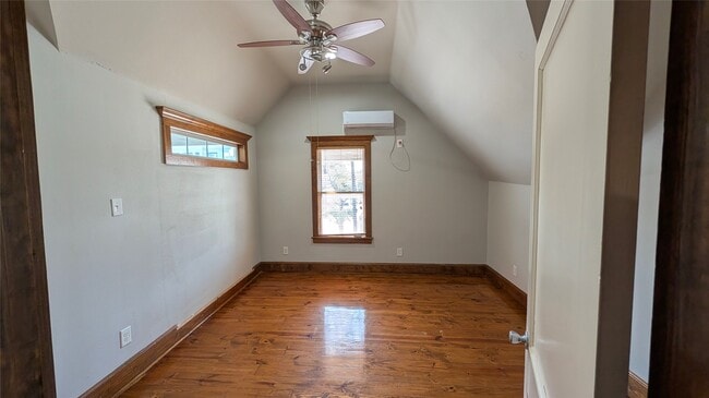 Building Photo - 702 Paschall St