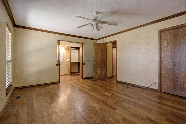 Building Photo - 1501 E Cedar Lane Rd