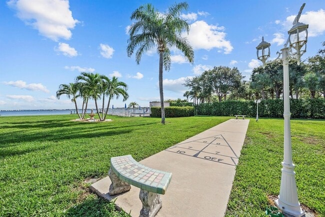 Building Photo - 311 E Ocean Ave