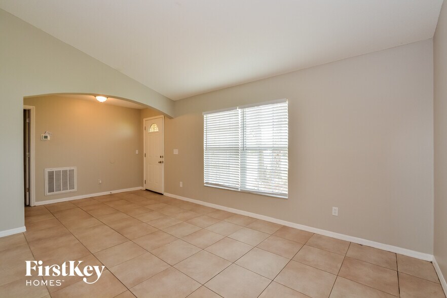 Building Photo - 1066 Ireland Dr