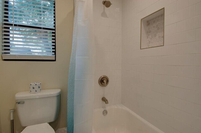 Building Photo - 10 Dune House Ln