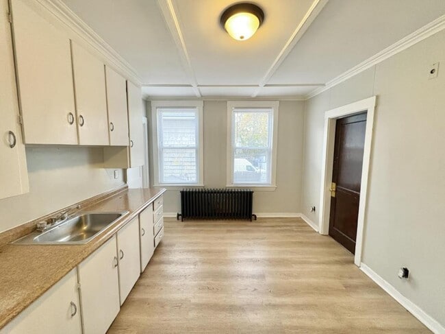 Building Photo - 72 Sabattus St