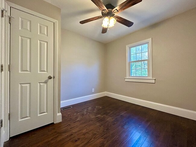 Building Photo - 217 Skyland Ave