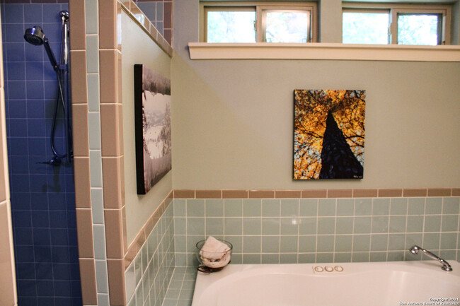 Building Photo - 539 Woodcrest Dr