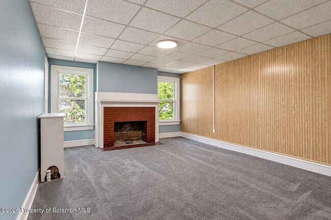 Building Photo - 1638 Sanderson Ave