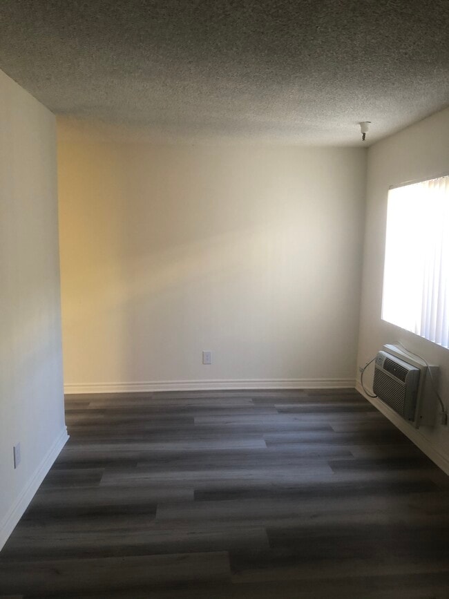 Building Photo - 943 Elden Ave