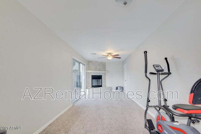Building Photo - 2110 W De Palma Cir
