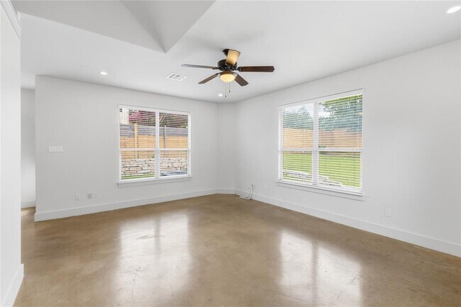Building Photo - 4124 Valley View Rd