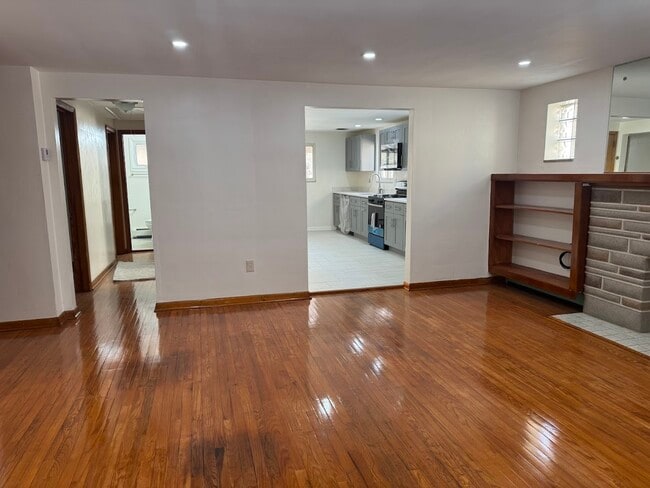 Building Photo - 1641 Jancey St