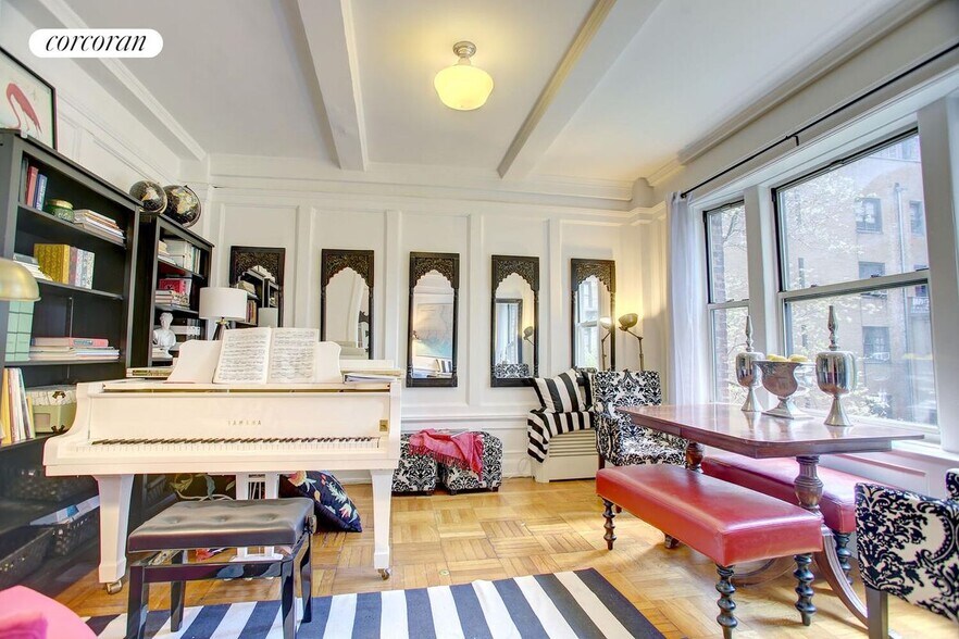 Building Photo - 250 W 104th St