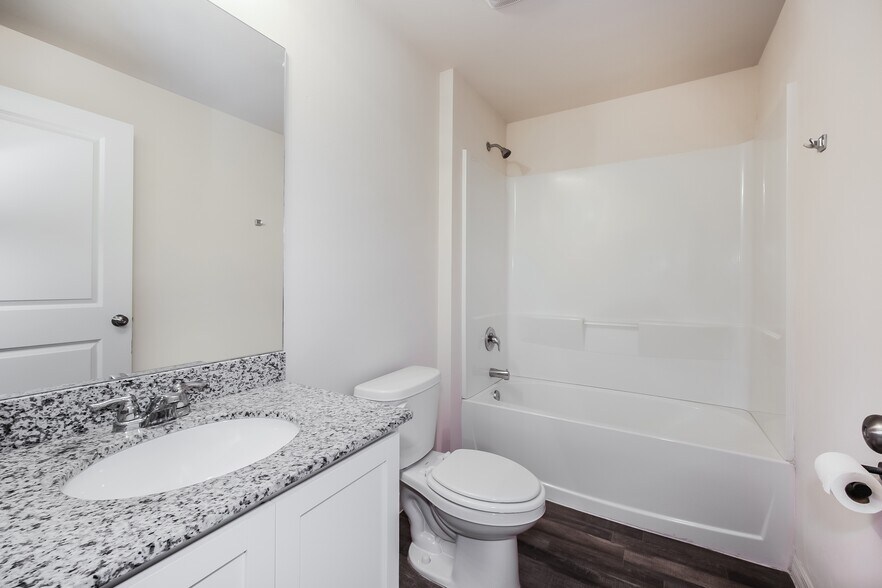 Building Photo - 4012 W Gator Cir