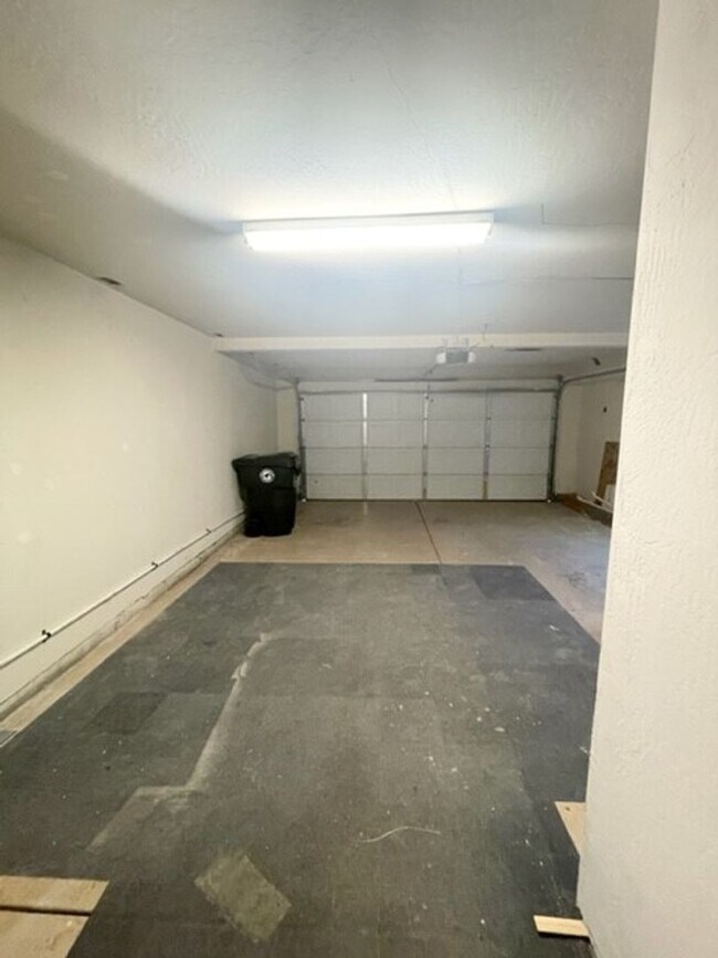 Building Photo - 3 bedroom, 3 bathroom home in the heart of Elk Grove