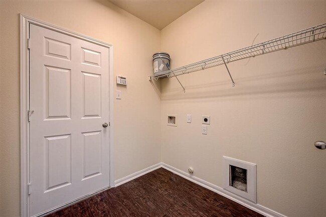 Building Photo - 1222 Hemple Dr