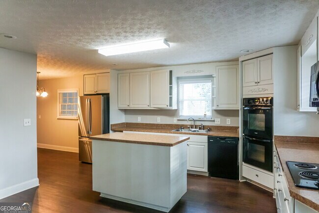 Building Photo - 2599 GA-85