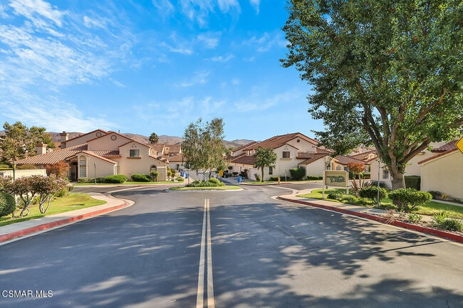Building Photo - 270 Country Club Dr