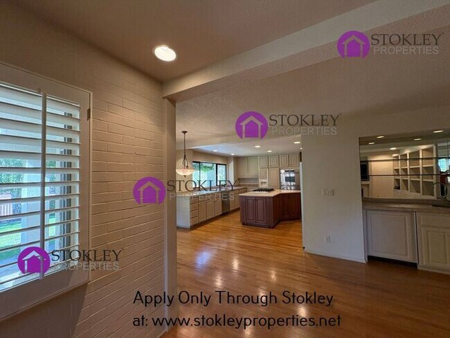 Building Photo - 270 Live Oak Dr