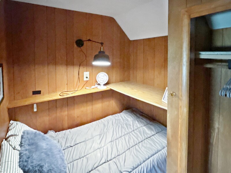 Building Photo - 208 2nd St S