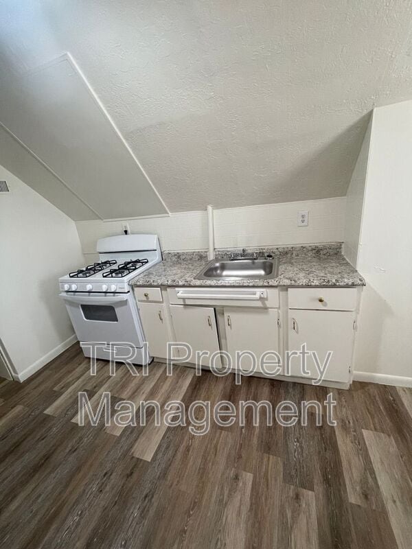 Building Photo - 228 13th St