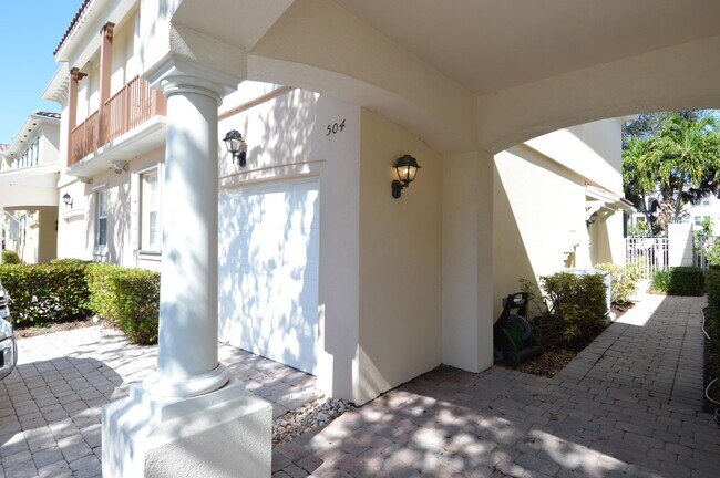 Building Photo - 504 Capistrano Dr