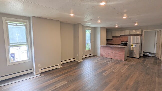 Building Photo - 594 4th St