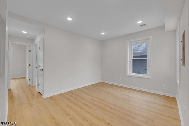Building Photo - 106 Bennett St