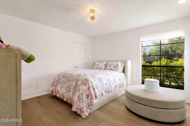 Building Photo - 6954 E Caballo Dr