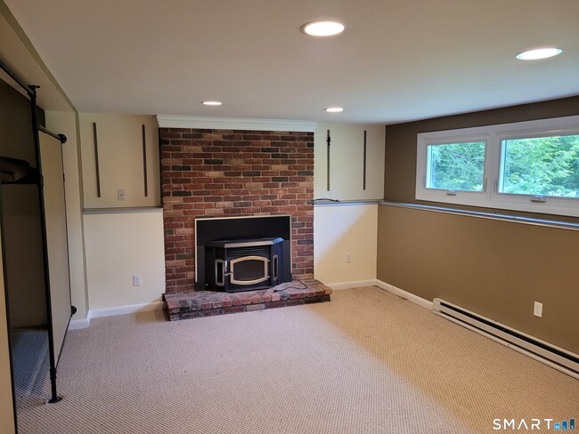 Building Photo - 163 Candlewood Lake Rd