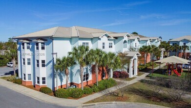 Building Photo - 2210 Hammock Square Dr