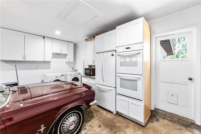 Building Photo - 1281 La Colina Dr
