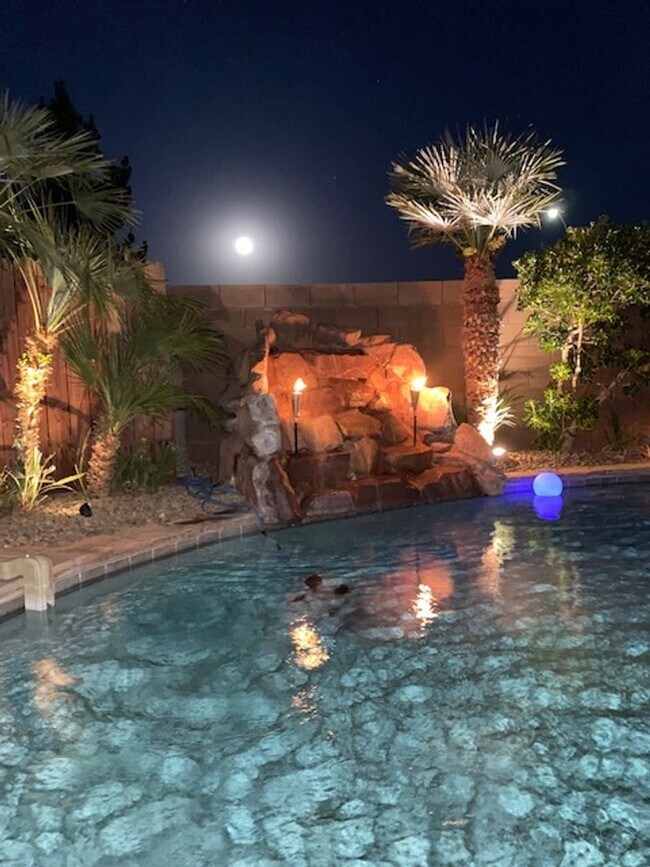 Building Photo - 261 McNerney Dr