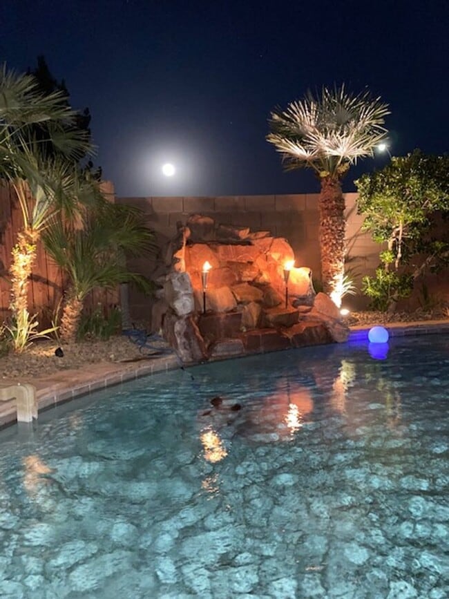 Building Photo - Single Story w/ Pool and Spa - Pool Service Inc. 8/1 move in