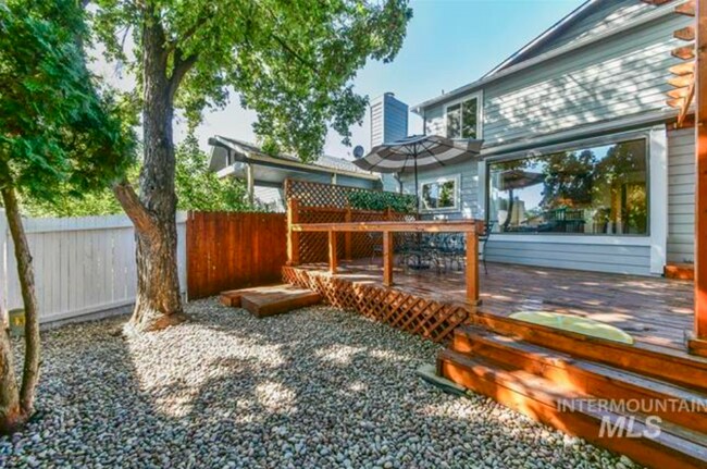 Building Photo - Gorgeous Updated Home in the Heart of Eagle Hills