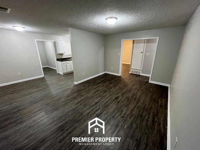 Building Photo - 5017 Penwood Cove