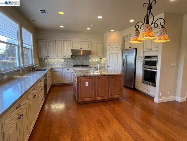 Building Photo - 9332 Mediar Dr