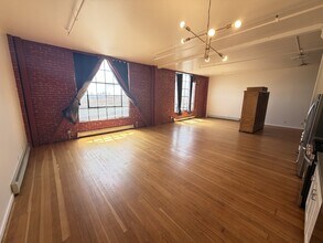 Building Photo - 1018 4th Ave