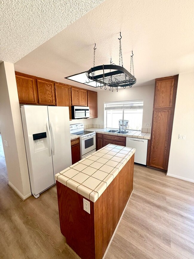 Building Photo - Wonderful 4 Bedroom 2-story Townhome in "F...