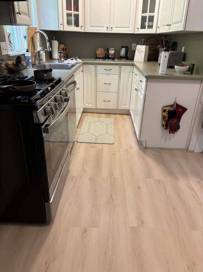 Building Photo - 5650 N Bayview Rd