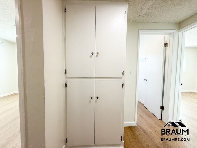 Building Photo - 13115 Oxnard St