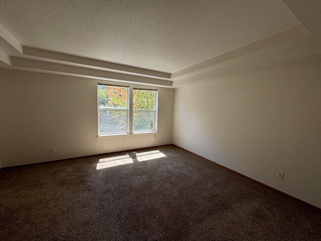 Building Photo - 12950 SW Mayview Way