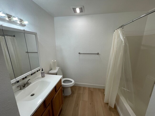 Building Photo - 1068 Cherokee St