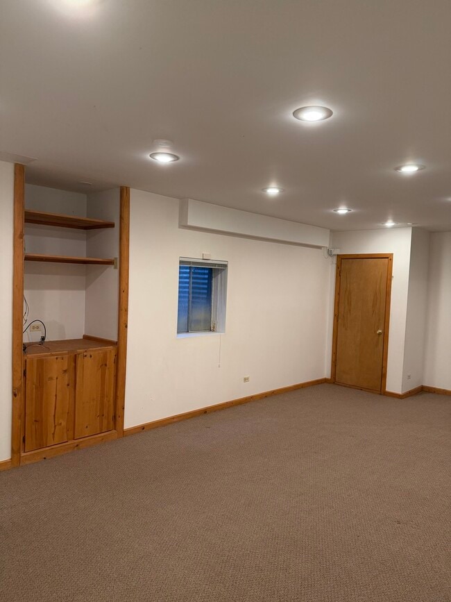 Building Photo - 114 Woodbury Ln