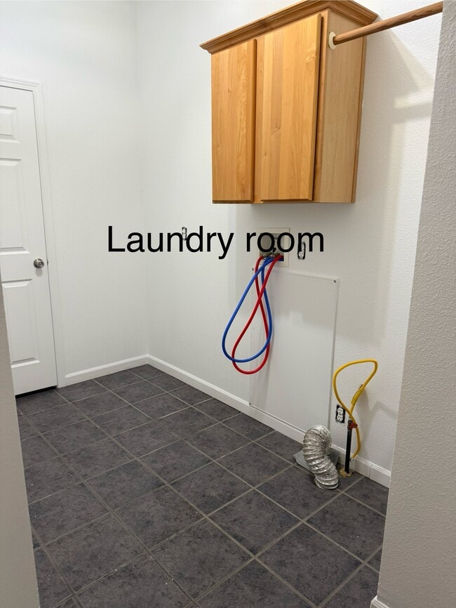 Building Photo - 2665 Bridle Trail Ln