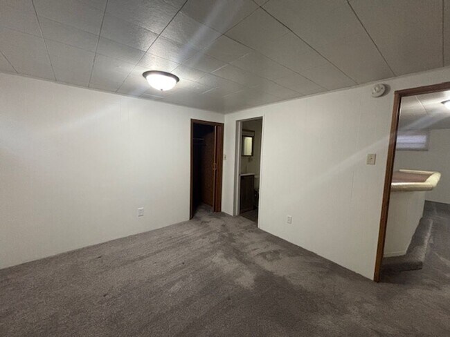 Building Photo - 419 W 5th Ave