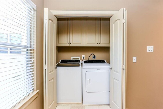 Building Photo - Stylish 3-Bedroom Home in Prime Houston Location!