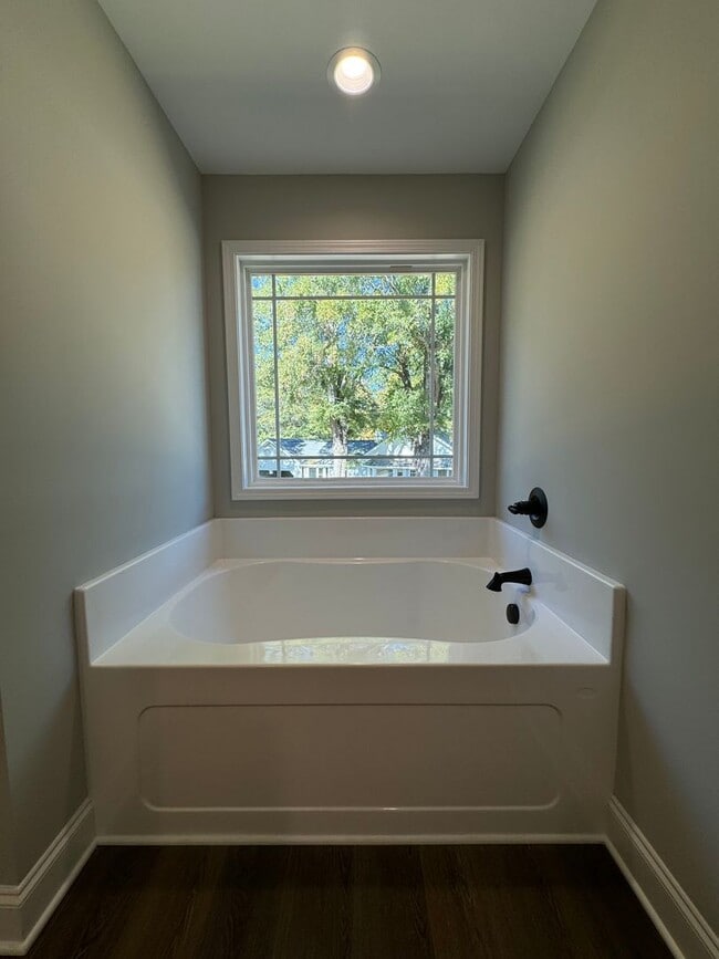 Building Photo - NEWER 4/2.5 House in Armuchee-$2,195