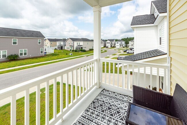 Building Photo - 121 Hawthorne Landing Dr