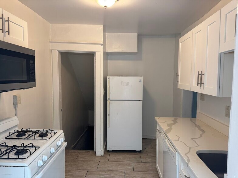 Building Photo - 5710 Beacon St